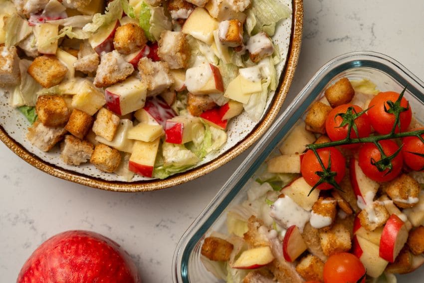 Marmita crocante com salada fresca e panados